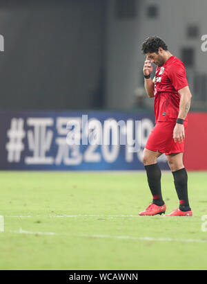 Shanghai, Chine. Août 27, 2019. Hulk de Shanghai EPOP FC réagit au cours d'un match de la Ligue des Champions de l'AFC entre Shanghai EPOP FC de la Chine et de l'Urawa Red Diamonds du Japon à Shanghai, la Chine orientale, le 27 août 2019. Credit : Ding Ting/Xinhua/Alamy Live News Banque D'Images