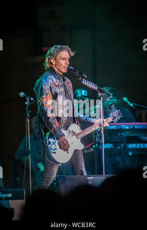 Musicien pop/rock australien Rick Springfield se produit à un concert en plein air au festival annuel NIBROC au centre-ville de Corbin, Kentucky, USA. Banque D'Images