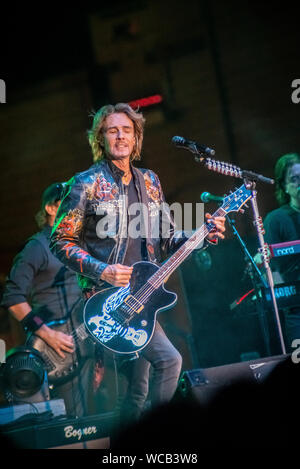 Musicien pop/rock australien Rick Springfield se produit à un concert en plein air au festival annuel NIBROC au centre-ville de Corbin, Kentucky, USA. Banque D'Images