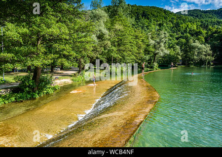 Sur l'aire de baignade Lac Plivsko - c'est une partie, partie artificiel lac naturel de Bosnie-Herzégovine situé dans la municipalité de Jajce Banque D'Images