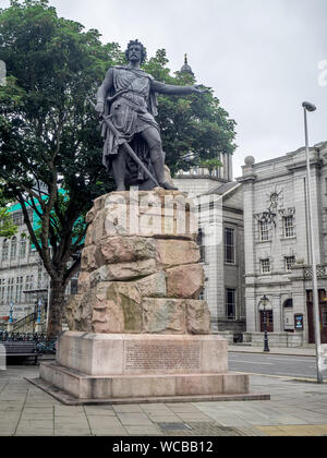 Statue de William Wallace le 23 juillet 2017 à Aberdeen, en Écosse. William Wallace est un célèbre héros écossais qui ont combattu dans la guerre d'Écosse independen Banque D'Images