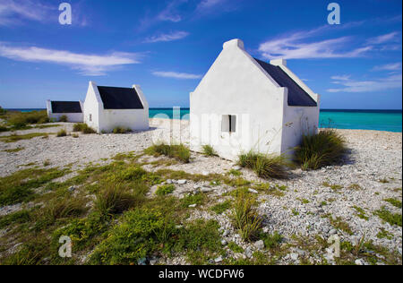 Esclave Esclave blanc, cabanes sur la plage, le travail forcé, Bonaire, Antilles néerlandaises Banque D'Images