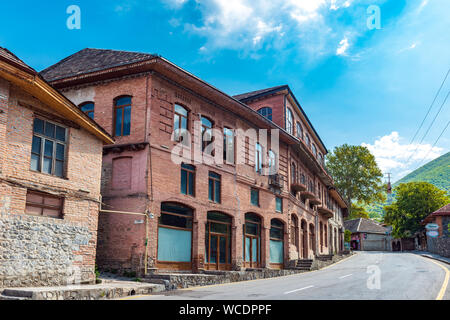 Shaki, Azerbaïdjan 24 août 2019 Rue de la vieille ville Banque D'Images