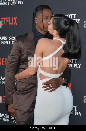 Santa Monica, Californie, USA. Août 28, 2019. Le rappeur Travis Scott et Kylie Jenner assister à la première de "Netflix Travis Scott : maman je peut voler' au Barker Hangar sur 27 août 2019 à Santa Monica, en Californie. 'Travis Scott : maman je peut voler" retrace l'ascension de rappeur de Houston à super-star, l'accent sur les mois entourant le troisième album de Scott 'Astroworld'. Photo par Jim Ruymen/UPI UPI : Crédit/Alamy Live News Banque D'Images