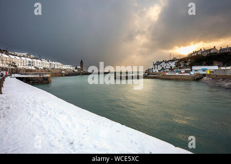 Dans la neige de Porthleven, Cornwall, UK Banque D'Images