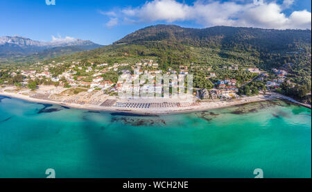 Paysage avec une plage d'Or et Skala Potamia sur Thassos, Mer Égée, Grèce Banque D'Images