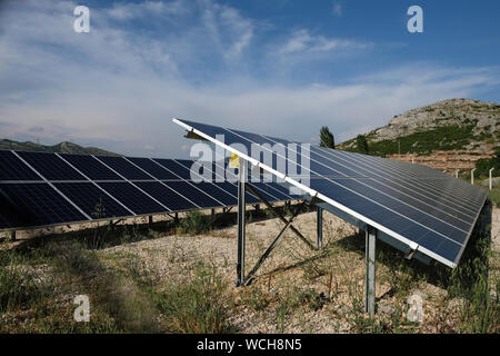 L'énergie solaire est utilisable l'énergie produite à partir du soleil. C'est un hôtel propre, bon marché, source d'énergie renouvelable harnessable presque partout dans le monde. Banque D'Images