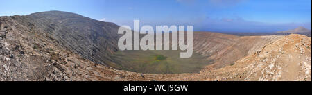 Vue panoramique sur le paysage volcanique désertique espagnol île des Canaries Lanzarote Banque D'Images