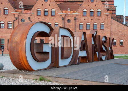 Célèbre big et Rusty lettres de la ville de Gdansk en Pologne Banque D'Images