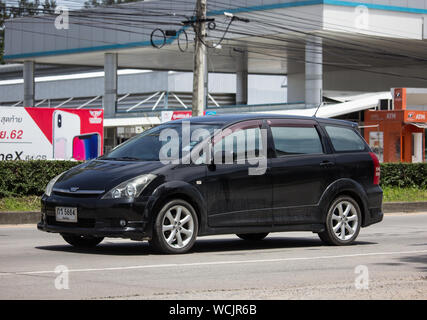 Chiang Mai, Thaïlande - 20 août 2019 : un monospace, voiture Toyota Wish. Sur road no.1001, à 8 km de la ville de Chiangmai. Banque D'Images