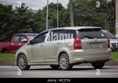 Chiang Mai, Thaïlande - 20 août 2019 : un monospace, voiture Toyota Wish. Sur road no.1001, à 8 km de la ville de Chiangmai. Banque D'Images