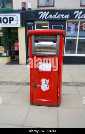 Une boîte aux lettres ou boîte pour le courrier affranchi, Tunstall, Stoke-on-Trent, Staffordshire, Angleterre, RU Banque D'Images