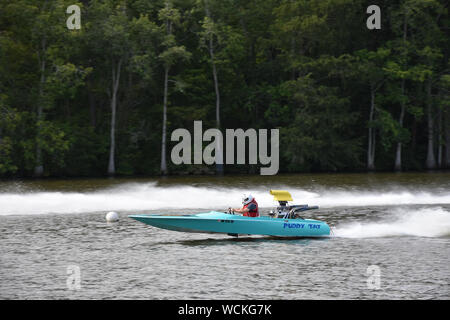 Dragboat course sur la rivière Roanoke. Banque D'Images