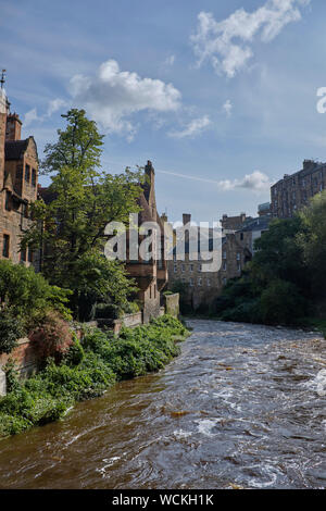 Le doyen Village est un oasis de verdure tranquille sur l'eau de Leith, seulement cinq minutes à pied de Princes Street. Dans le passé, le village abritait des moulins Banque D'Images