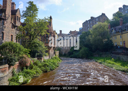 Le doyen Village est un oasis de verdure tranquille sur l'eau de Leith, seulement cinq minutes à pied de Princes Street. Dans le passé, le village abritait des moulins Banque D'Images