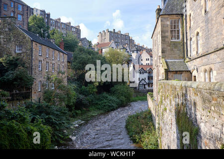 Le doyen Village est un oasis de verdure tranquille sur l'eau de Leith, seulement cinq minutes à pied de Princes Street. Dans le passé, le village abritait des moulins Banque D'Images