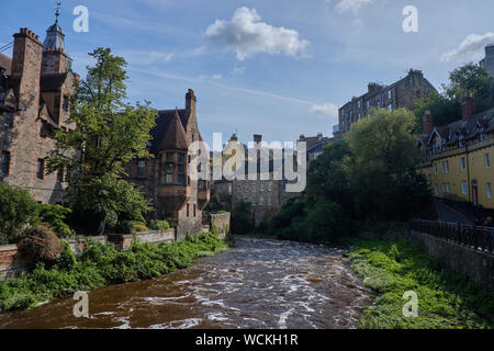 Le doyen Village est un oasis de verdure tranquille sur l'eau de Leith, seulement cinq minutes à pied de Princes Street. Dans le passé, le village abritait des moulins Banque D'Images