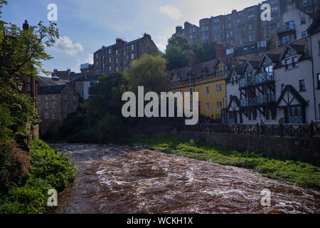 Le doyen Village est un oasis de verdure tranquille sur l'eau de Leith, seulement cinq minutes à pied de Princes Street. Dans le passé, le village abritait des moulins Banque D'Images