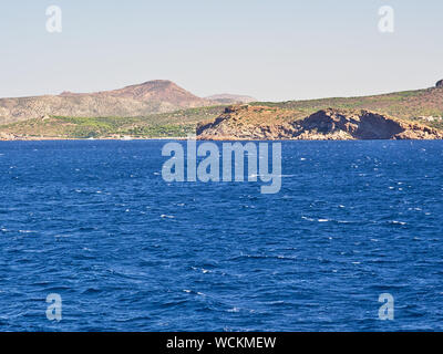 Cape Sounio, et la mer, la Grèce l'Attique, vue du navire. Banque D'Images