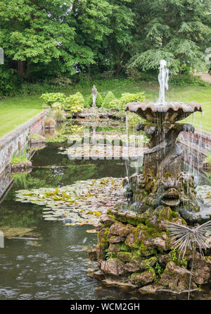 La fontaine dans le canal, maison et Jardins Goldney, Clifton, Bristol, Royaume-Uni Banque D'Images