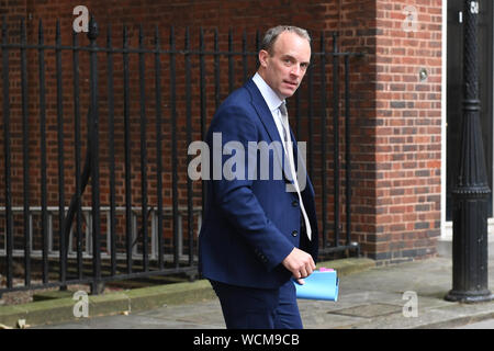 Dominic Raab, député conservateur d'Esher et Walton et secrétaire d'État aux Affaires étrangères et du Commonwealth Afffairs à Downing Street à Londres. Banque D'Images