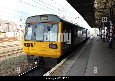 L'original Pacer 142001 railbus station à Doncaster Banque D'Images