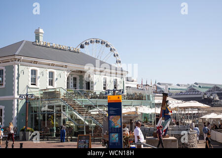 Grand Café de la vie et de quatre quais quais restaurants dans le district de V&A Waterfront, Cape Town, Afrique du Sud une destination touristique populaire Banque D'Images