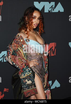 NEWARK, New Jersey. Photo : imageSPACE/MediaPunch - 26 août : brindilles FKA assiste aux MTV Video Music Awards 2019 tapis rouge à Prudential Center le 26 août 2019 à Newark, New Jersey Banque D'Images