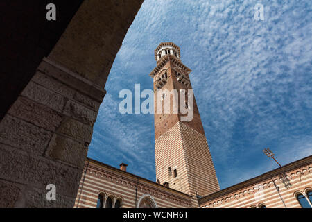 Vérone, Italie, Europe, août 2019, la tour du Palazzo della Ragione Banque D'Images