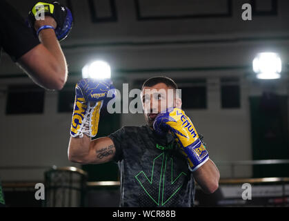 Vassili Lomachenko lors de l'entraînement public à la York Hall, Londres. Banque D'Images