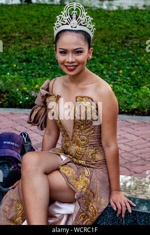 Une reine de beauté locale au Festival Dinagyang, Iloilo City, Philippines, l'île de Panay. Banque D'Images