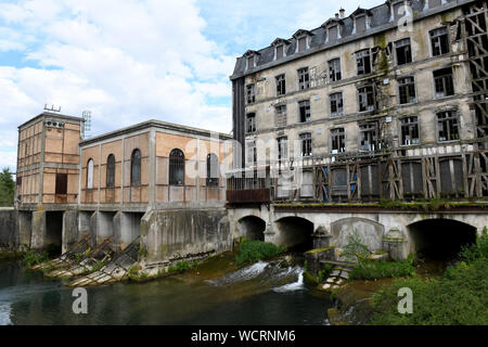 Hydro Electric Generator et Old Mill dans la région de carie sur la Seine à Bar-sur-Seine, France Banque D'Images