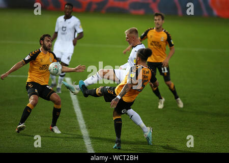 Swansea, Royaume-Uni. Août 28, 2019. Sam Surridge de Swansea City marque son 3e but des équipes. Carabao cup 2ème tour match, EFL Cup, Swansea City v Cambridge Utd au Liberty Stadium de Swansea, Pays de Galles du Sud le mercredi 28 août 2019. Cette image ne peut être utilisé qu'à des fins rédactionnelles. Usage éditorial uniquement, licence requise pour un usage commercial. Aucune utilisation de pari, de jeux ou d'un seul club/ligue/dvd publications pic par Andrew Verger/ Crédit : Andrew Orchard la photographie de sport/Alamy Live News Banque D'Images