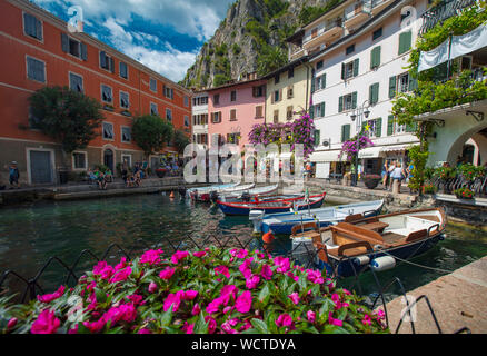 Limone, Lac de Garde, Italie, août 2019, une vue de la petite ville de Limone Banque D'Images
