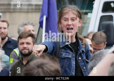 Westminster, London, UK. Août 28, 2019. Westminster, Londres, 28 août 2019.Des milliers de manifestants indignés se rassembler à College Green, la place du Parlement et, plus tard, à l'extérieur de Downing Street à Westminster pour le coup d'un 'Stop' protester contre la prorogation du Parlement en septembre, qui a été aujourd'hui commandés par le gouvernement, et approuvé par la Reine à Balmoral. Credit : Imageplotter/Alamy Live News Banque D'Images