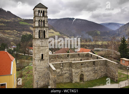 Tour de Saint Luc et de l'église de la Vierge Marie à Jajce. La Bosnie-et-Herzégovine Banque D'Images