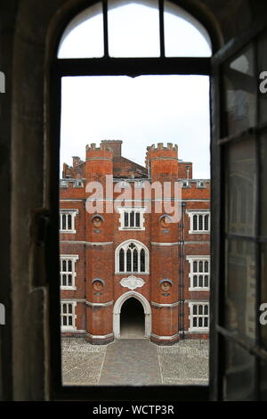 Cour de l'horloge, le Palais de Hampton Court, East Molesey, Surrey, Angleterre, Grande-Bretagne, Royaume-Uni, UK, Europe Banque D'Images