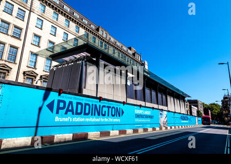 Traverse en cours fonctionne au niveau de la gare de Paddington, Londres, UK Banque D'Images