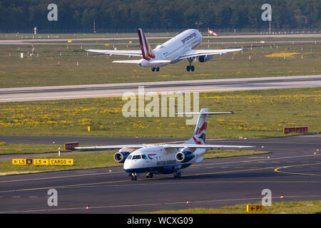 L'Aéroport International de Düsseldorf, l'examen DHS, British Airways Dornier DO-328JET-300, après l'atterrissage, au décollage, Airbus Germanwings Banque D'Images