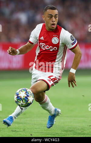 28 août 2019 Amsterdam, pays-Bas Soccer, Champions League Play-off Ajax / Apoel Nicosie 28-08-2019: Voetbal: Ajax / APOEL Nicosie: Amsterdam L-R: Serdino Dest of Ajax, Banque D'Images