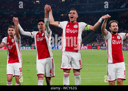 28 août 2019 Amsterdam, pays-Bas Soccer, Champions League Play-off Ajax v Apoel Nicosie 28-08-2019: Voetbal: Ajax v APOEL Nicosie: Amsterdam Champions League Play-off Razvan Marin of Ajax, Edson Alvarez of Ajax, Dusan Tadic of Ajax, Daley Blind of Ajax Banque D'Images