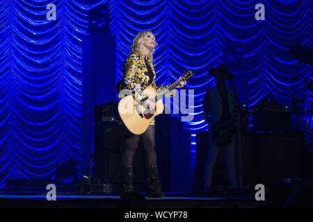 Le 27 août 2019, Chula Vista, Californie, États-Unis : Nancy Wilson, de la coeur de rock band sur scène effectue pendant leur Amour Vivant Tour à Île du Nord Credit Union amphithéâtre. (Crédit Image : © Alfred KC/Zuma sur le fil) Banque D'Images