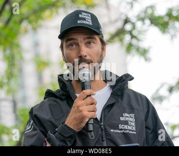 New York, NY - 28 août 2019 : Capitaine de yacht de Boris Herrmann activiste climatique Greta Thunberg arrive à New York parle à la conférence de presse à North Cove Marina Banque D'Images