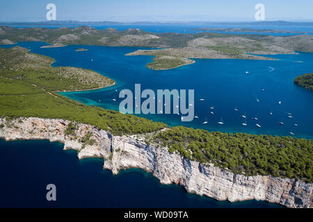 Falaises du parc national de Telascica, Mer Adriatique, Croatie Banque D'Images