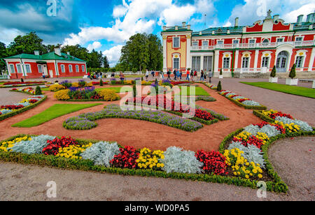 Vue sur les jardins et l'été, Kadriorg accueil de la Grande Catherine, à Tallinn, Estonie Banque D'Images