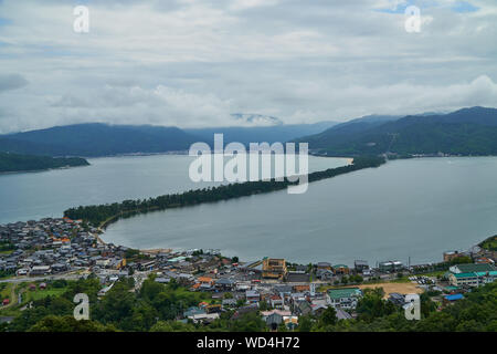 Vue supérieure avec Amanohashidate ciel bleu Banque D'Images