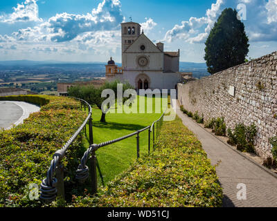 Vue sur la Basilique de Saint François d'assise. Célèbre pèlerinage et de destinations de voyage en Ombrie, Italie Banque D'Images