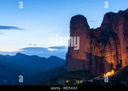 Mallos de Riglos au coucher du soleil, Riglos, de la Hoya, Huesca, Espagne Banque D'Images
