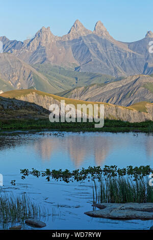 Coucher de soleil sur le circuit d'Essay sommets de plus le lac Guichard Banque D'Images