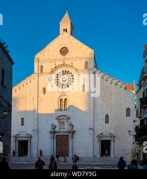 Cathédrale de Bari (Italien : Duomo di Bari ou Basilique Chiesa Cattedrale Metropolitana di San Sabino) dans la région des Pouilles Banque D'Images